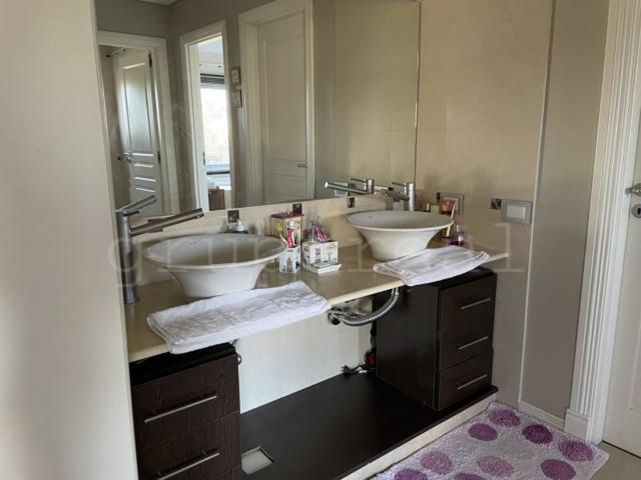 EL ROCIO - Excelente propiedad a la venta 4 dormitorios + escritorio