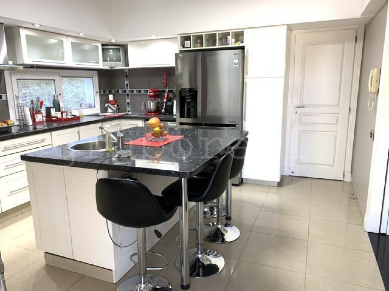 EL ROCIO - Excelente propiedad a la venta 4 dormitorios + escritorio