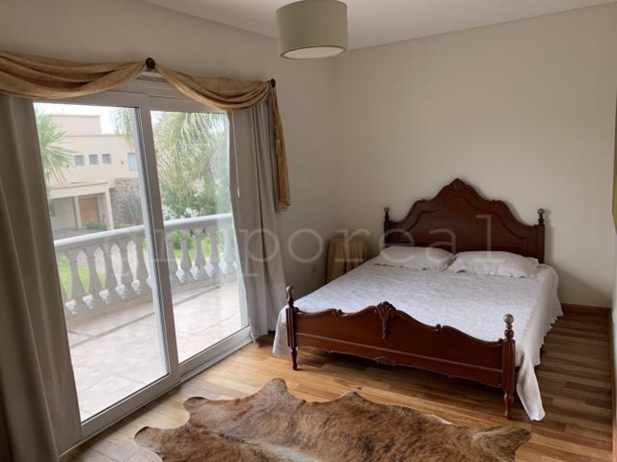 EL ROCIO - Excelente propiedad a la venta 4 dormitorios + escritorio