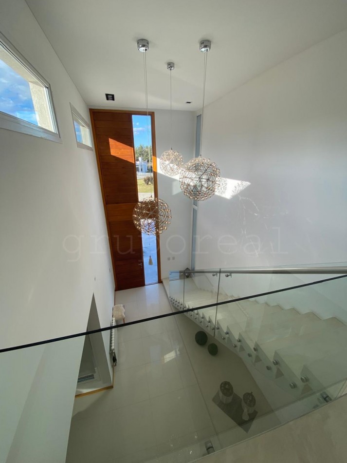 TERRALAGOS - Moderna residencia con fondo a la laguna