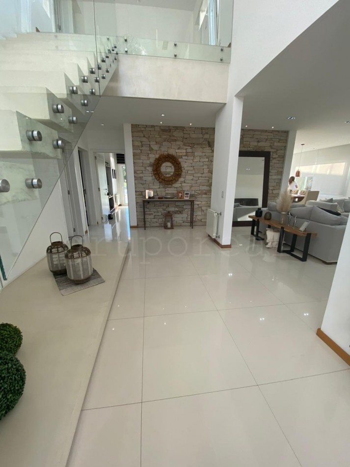 TERRALAGOS - Moderna residencia con fondo a la laguna