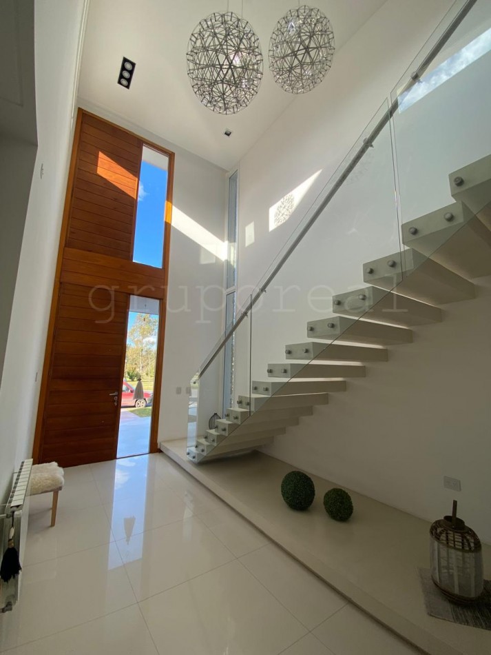 TERRALAGOS - Moderna residencia con fondo a la laguna