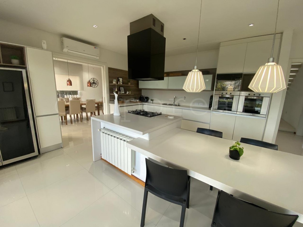 TERRALAGOS - Moderna residencia con fondo a la laguna