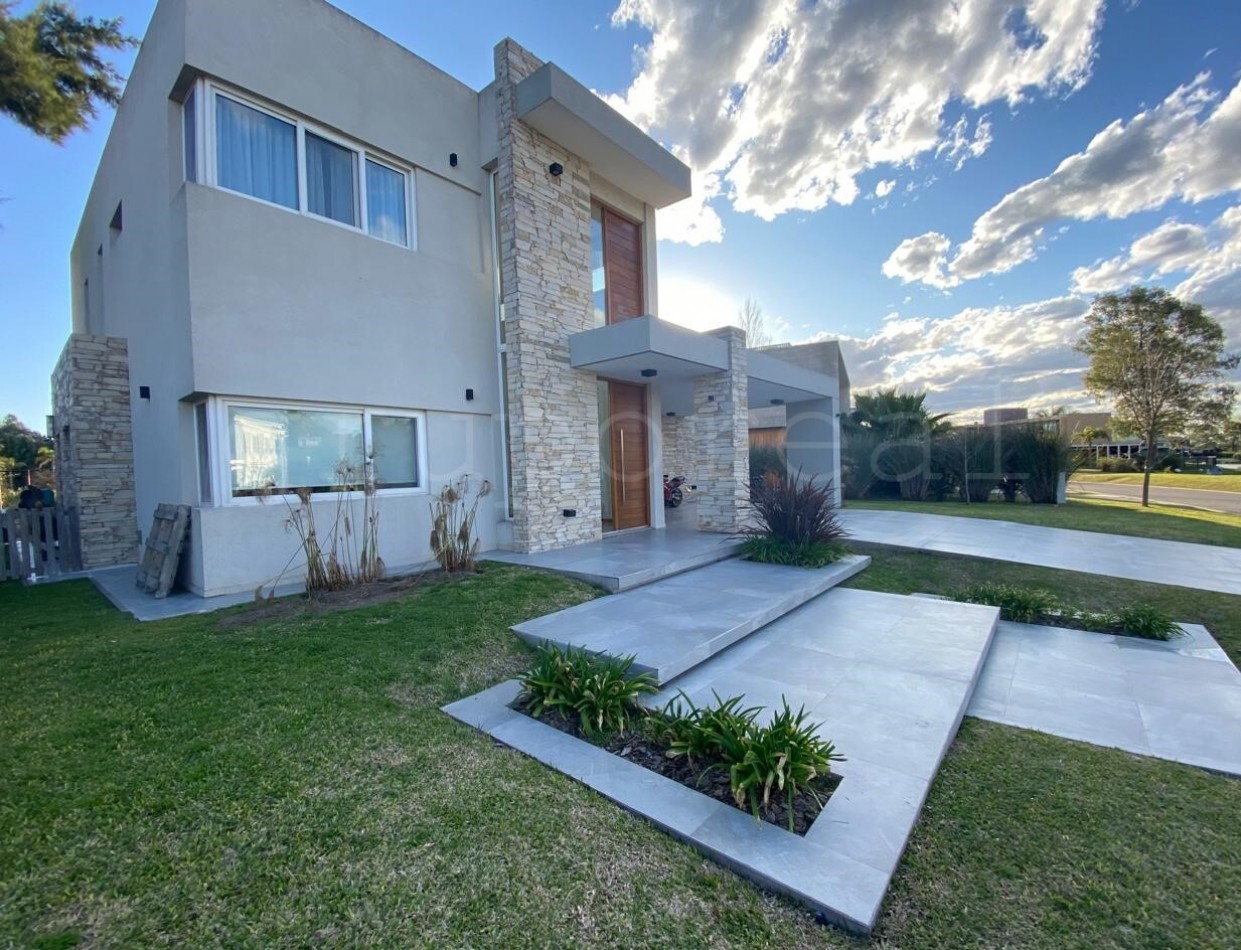 TERRALAGOS - Moderna residencia con fondo a la laguna