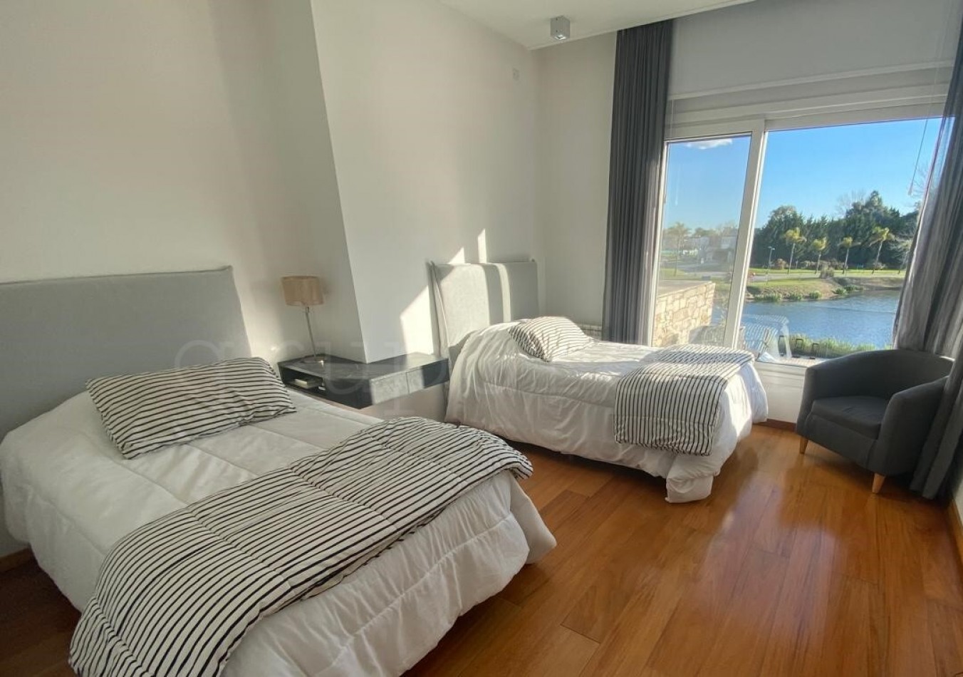 TERRALAGOS - Moderna residencia con fondo a la laguna