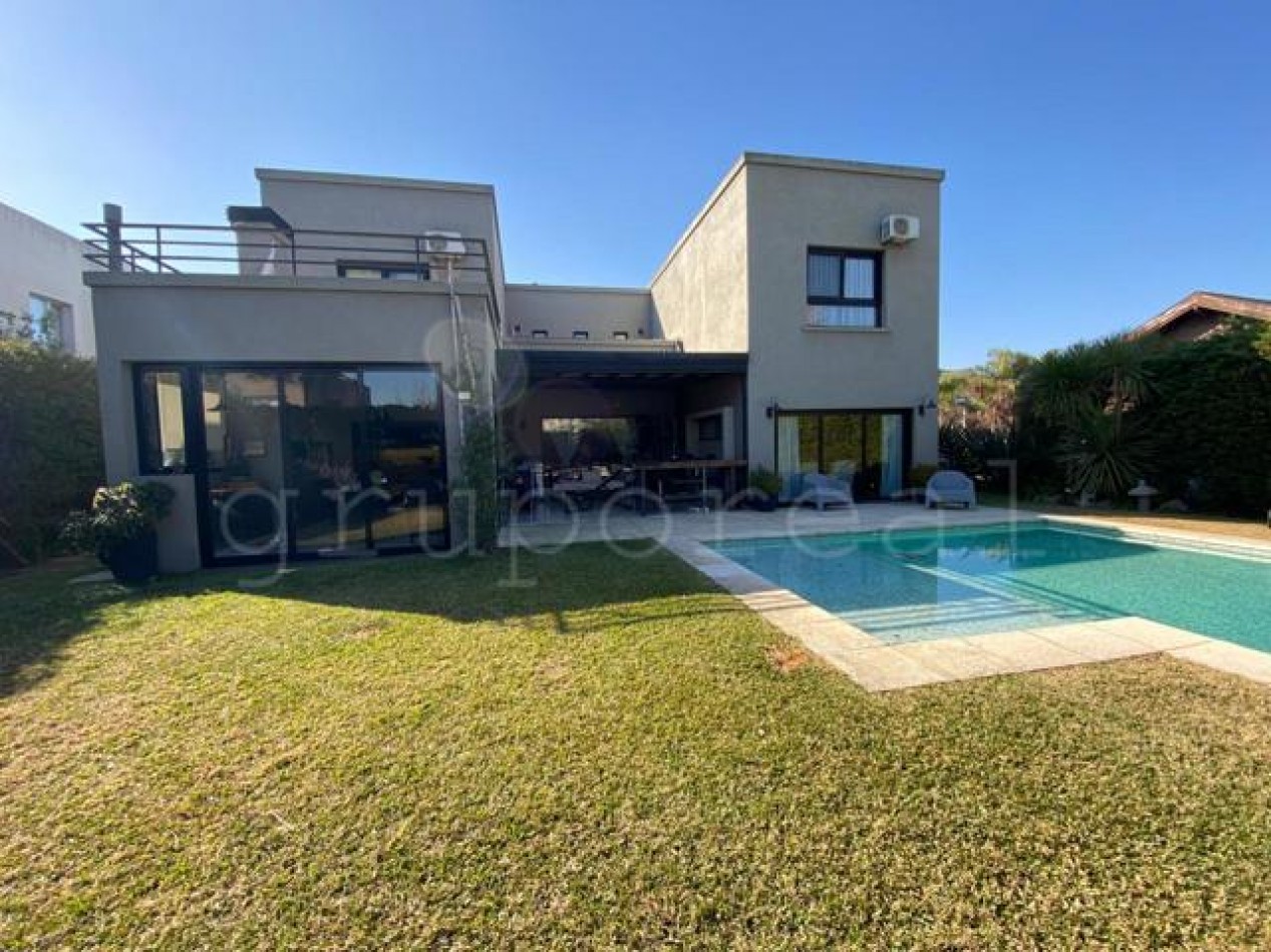 EL ROCIO VENTA- MODERNA CASA RECICLADA A NUEVO