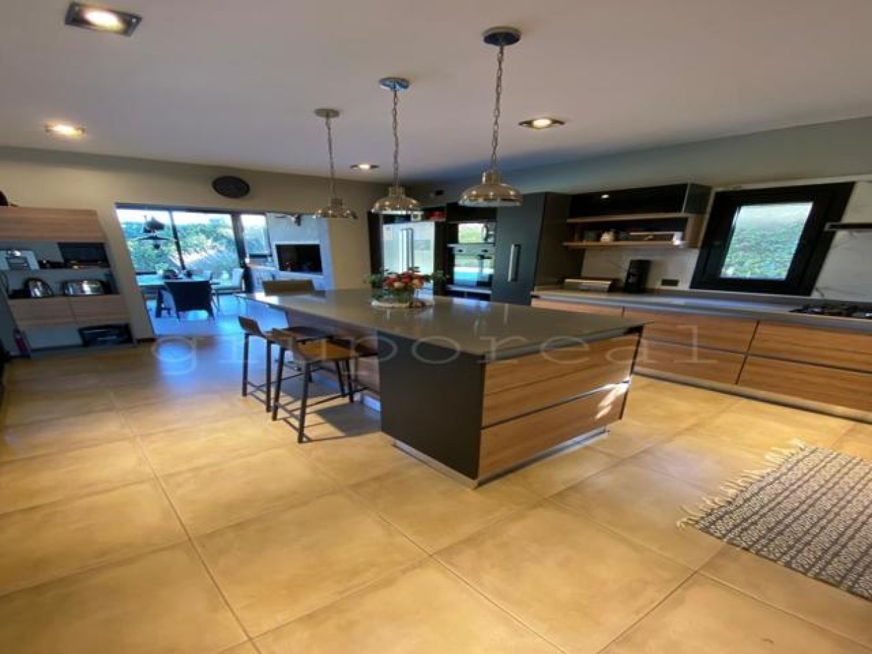 EL ROCIO VENTA- MODERNA CASA RECICLADA A NUEVO