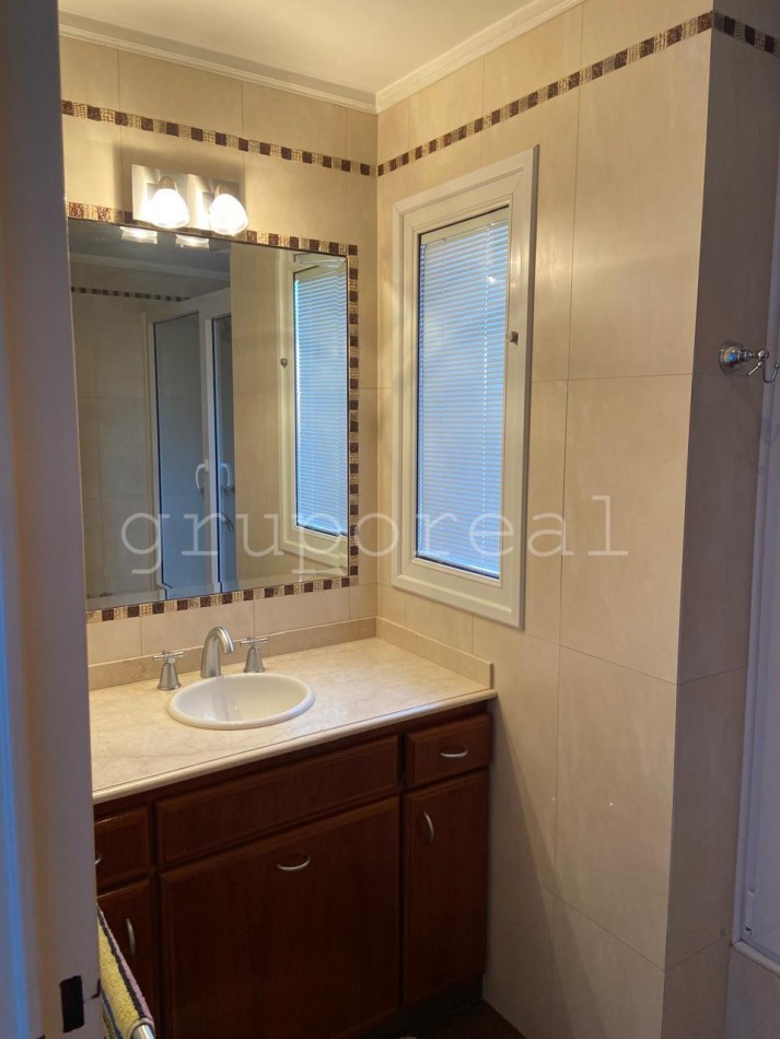 Destacada Residencia a la Venta, con gran parque piscina y quincho