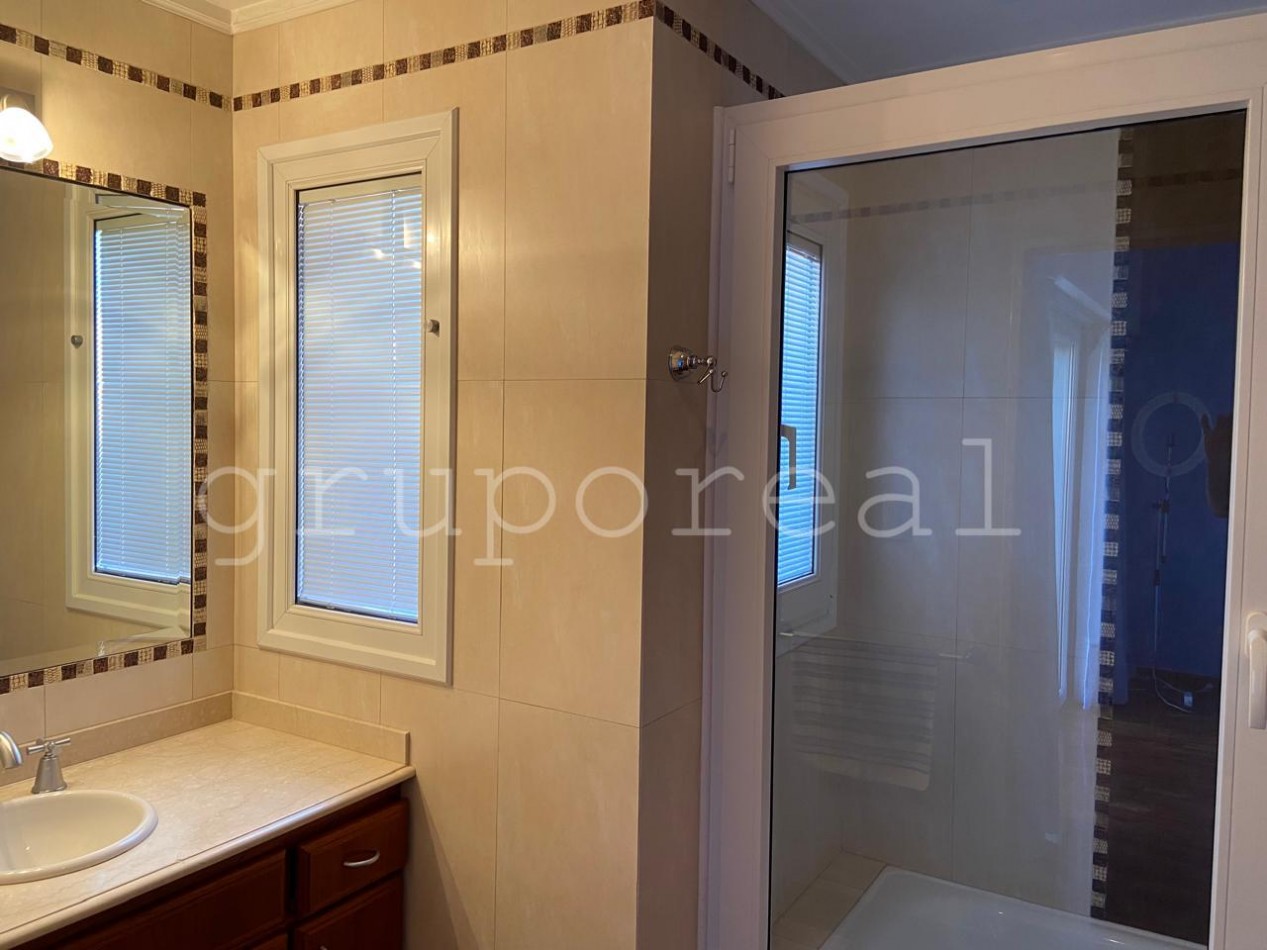 Destacada Residencia a la Venta, con gran parque piscina y quincho