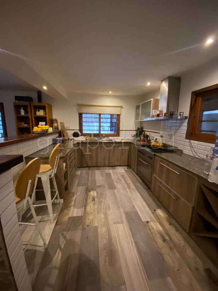 BARRIO LINKS - HERMOSA CASA EN UNA PLANTA - GRAN PARQUE Y PISCINA