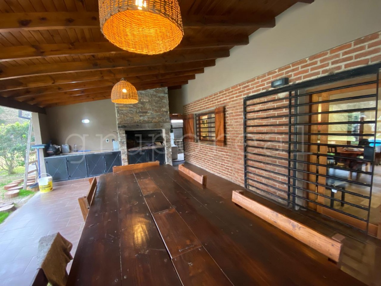 BARRIO LINKS - HERMOSA CASA EN UNA PLANTA - GRAN PARQUE Y PISCINA