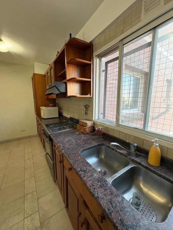 MONTE GRANDE - Departamento 2 dormitorios, balcon y cochera fija