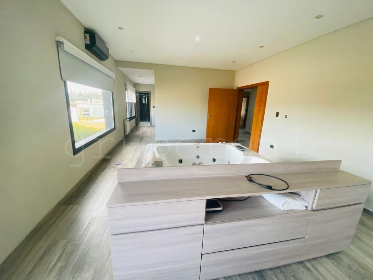 FINCAS DEL ALBA - Excelente propiedad con 4 dormitorios + escritorio + gimnasio/playroom