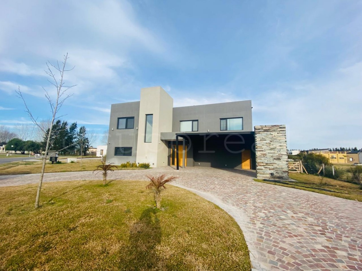 FINCAS DEL ALBA - Excelente propiedad con 4 dormitorios + escritorio + gimnasio/playroom