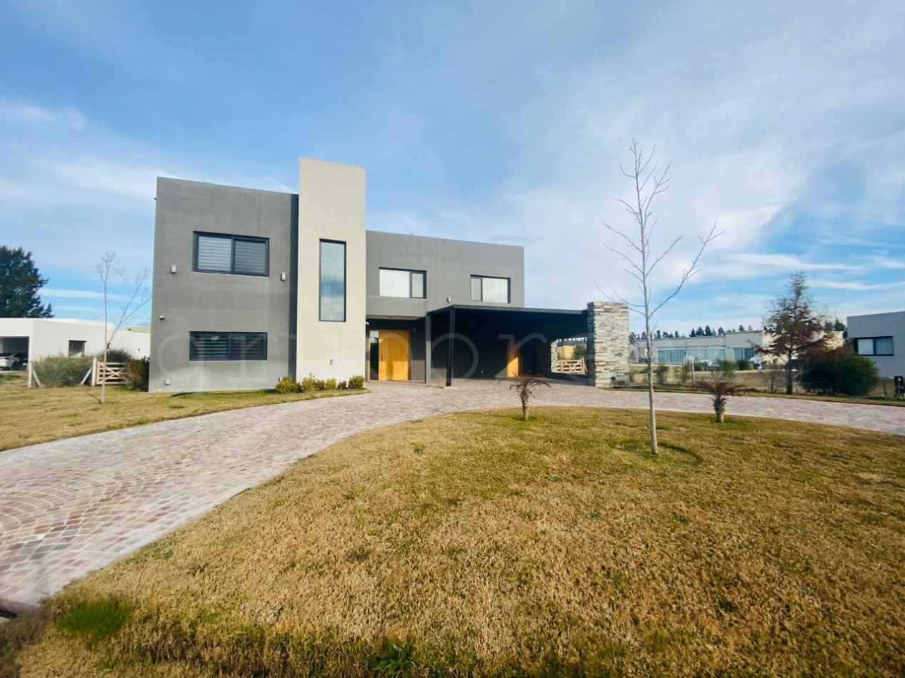 FINCAS DEL ALBA - Excelente propiedad con 4 dormitorios + escritorio + gimnasio/playroom