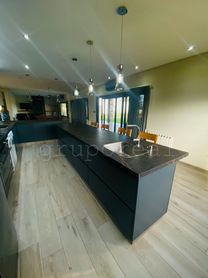 FINCAS DEL ALBA - Excelente propiedad con 4 dormitorios + escritorio + gimnasio/playroom