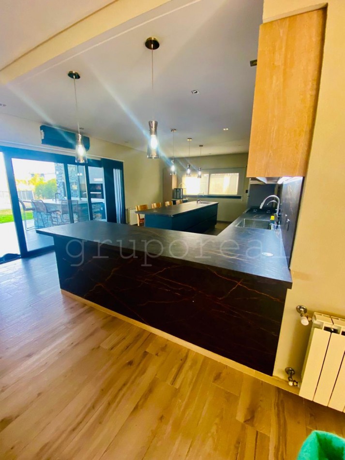 FINCAS DEL ALBA - Excelente propiedad con 4 dormitorios + escritorio + gimnasio/playroom