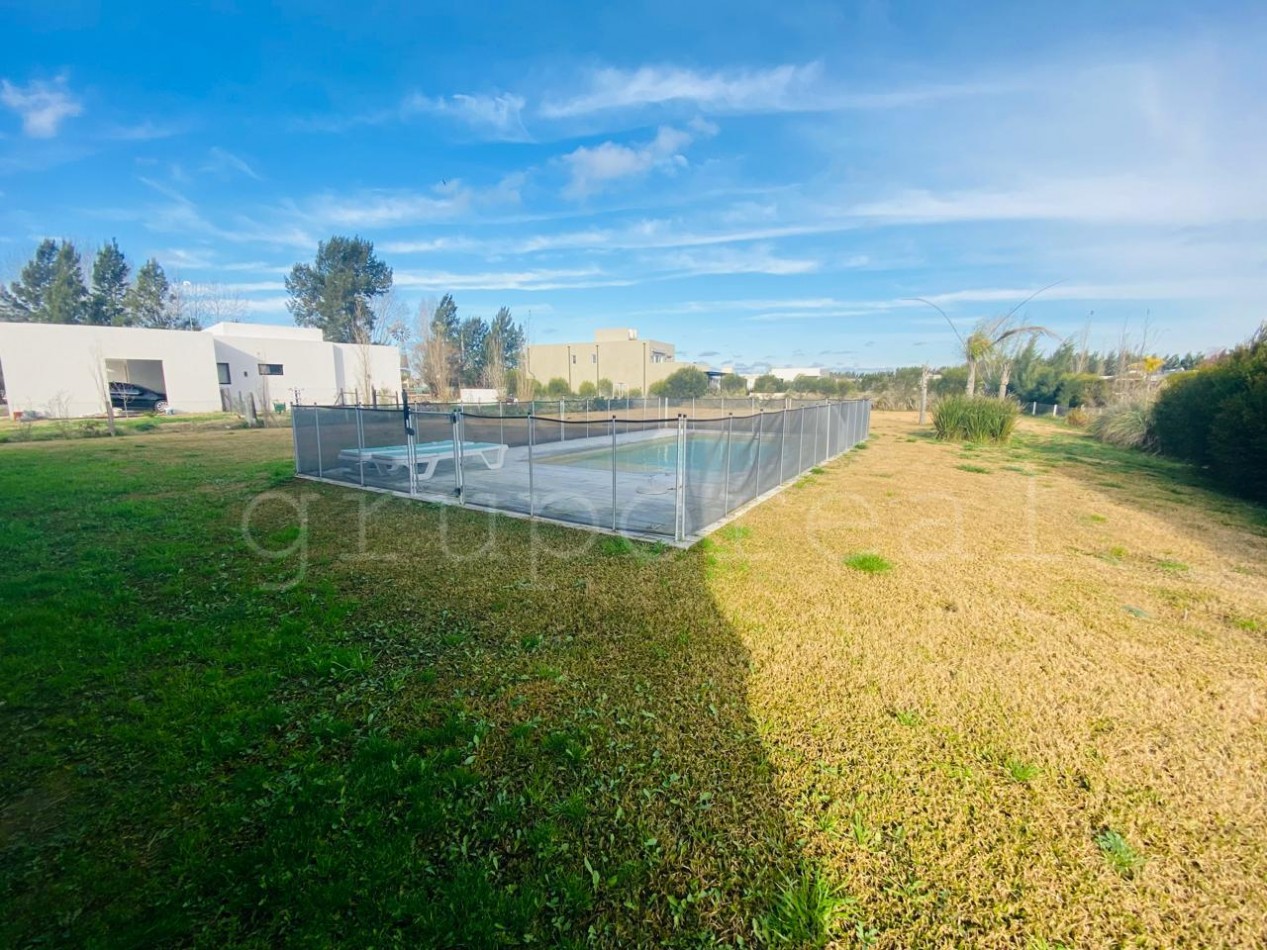 FINCAS DEL ALBA - Excelente propiedad con 4 dormitorios + escritorio + gimnasio/playroom