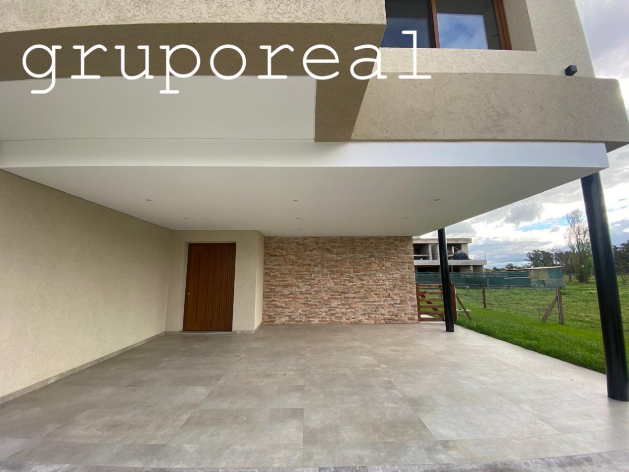 CANNING CHICO - Casa a estrenar con 3 suites + dormitorio en Planta Baja