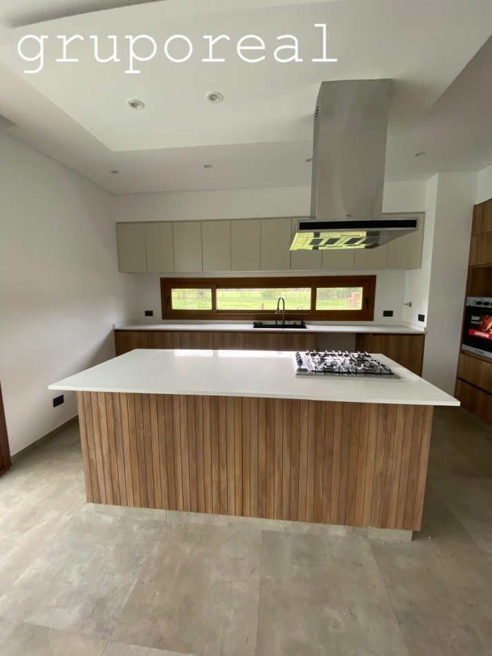 CANNING CHICO - Casa a estrenar con 3 suites + dormitorio en Planta Baja