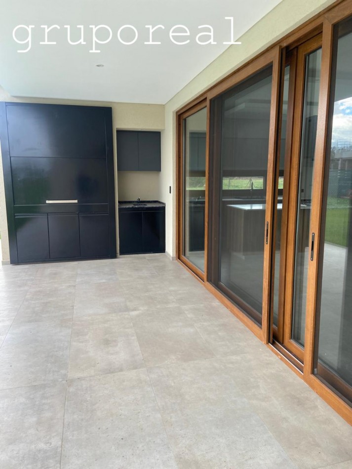 CANNING CHICO - Casa a estrenar con 3 suites + dormitorio en Planta Baja