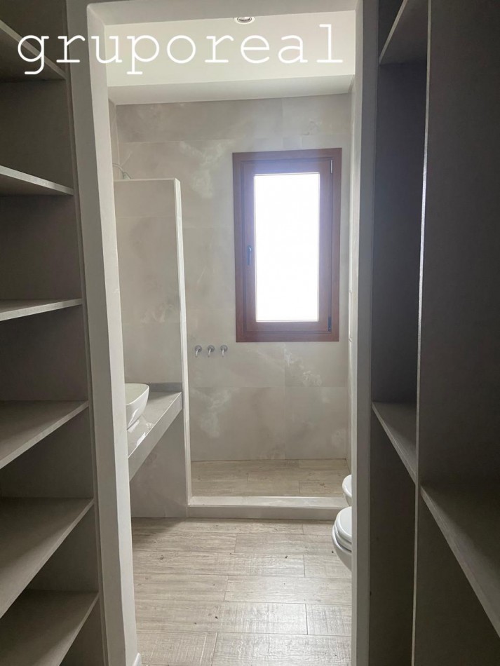 CANNING CHICO - Casa a estrenar con 3 suites + dormitorio en Planta Baja