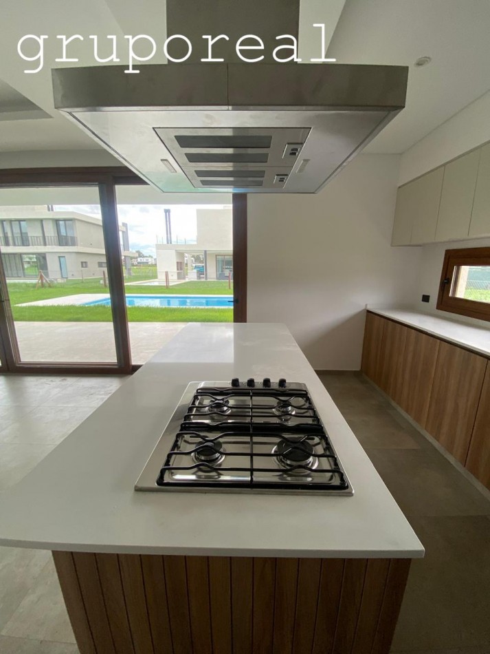 CANNING CHICO - Casa a estrenar con 3 suites + dormitorio en Planta Baja