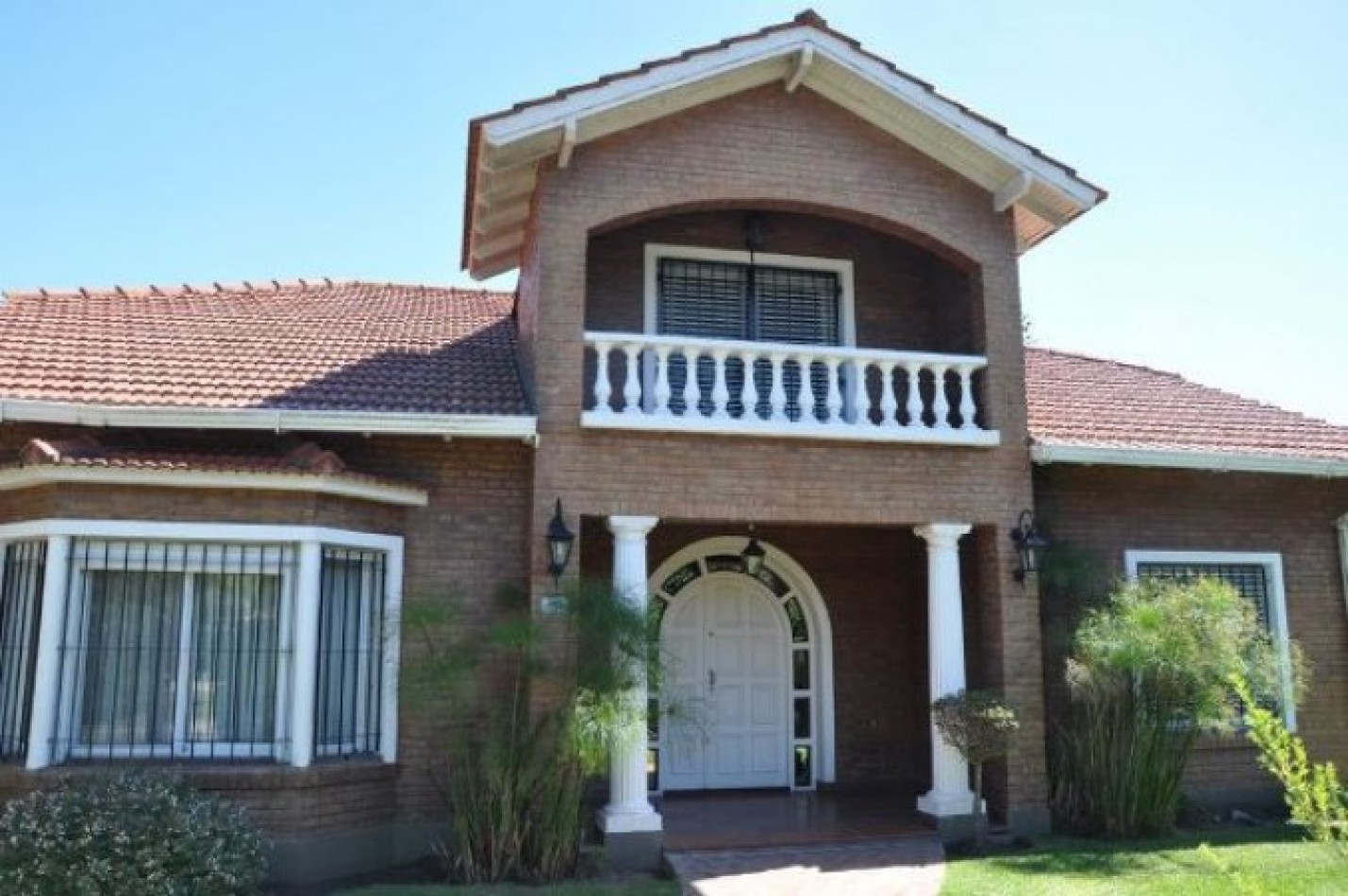 CASA QUINTA BARRIO EL TREBOL - EXCELENTE PROPIEDAD - MUY BUENA UBICACIÓN