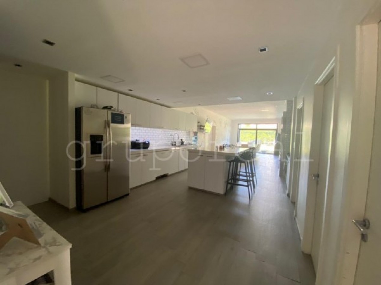 EL ROCIO - Amplia casa sobre gran lote de 900 m2