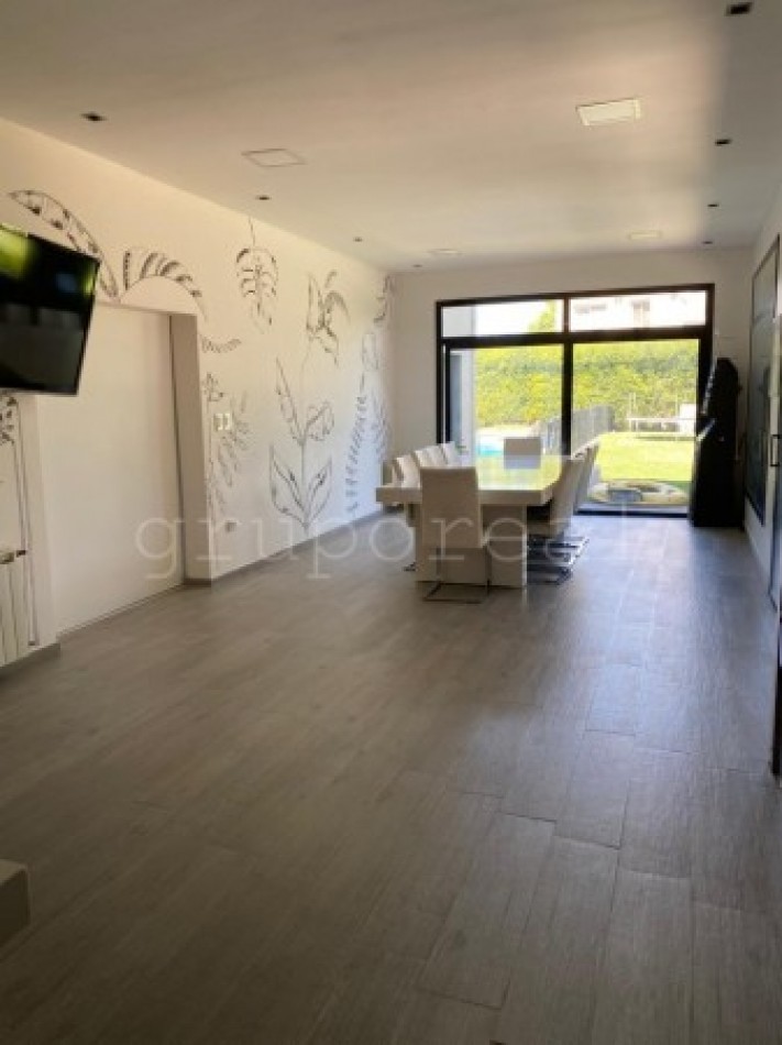 EL ROCIO - Amplia casa sobre gran lote de 900 m2
