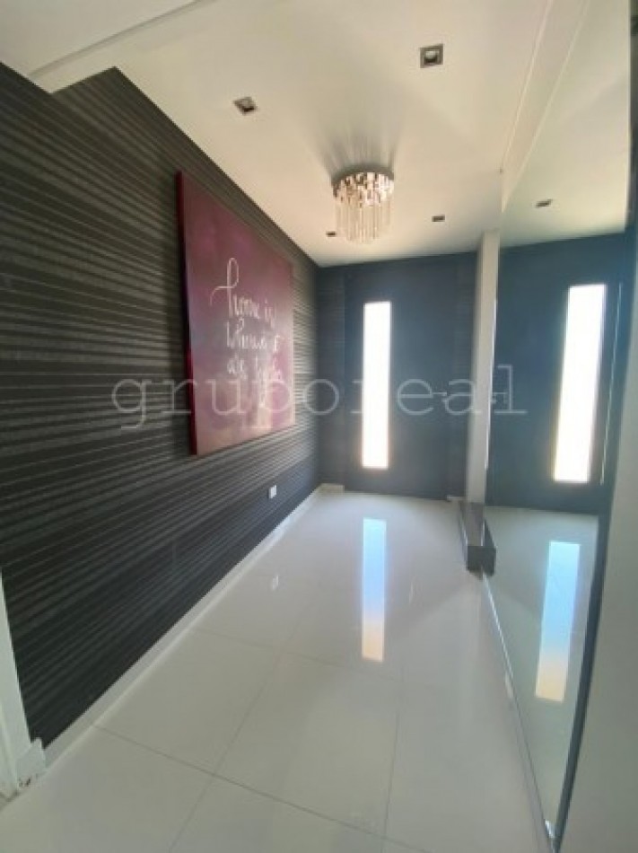EL ROCIO - Amplia casa sobre gran lote de 900 m2