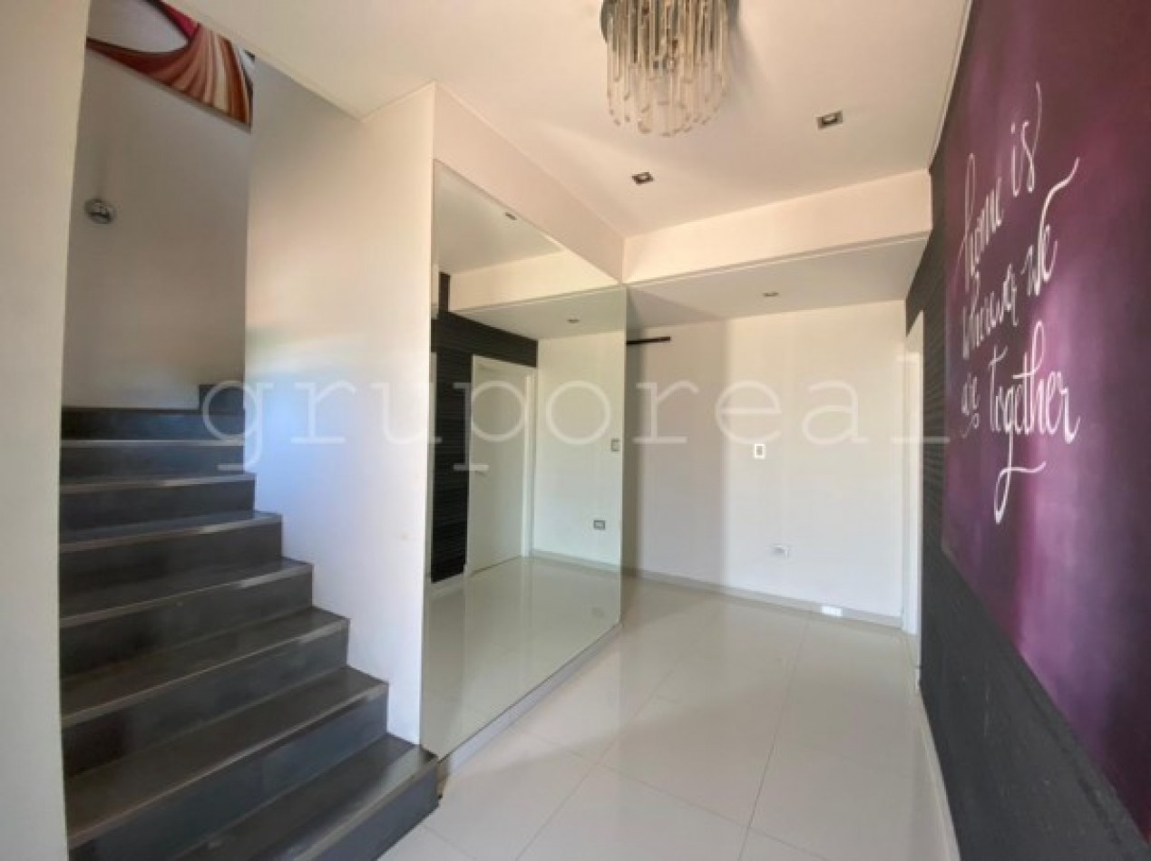 EL ROCIO - Amplia casa sobre gran lote de 900 m2