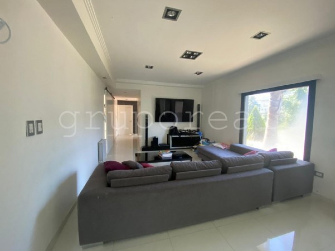 EL ROCIO - Amplia casa sobre gran lote de 900 m2