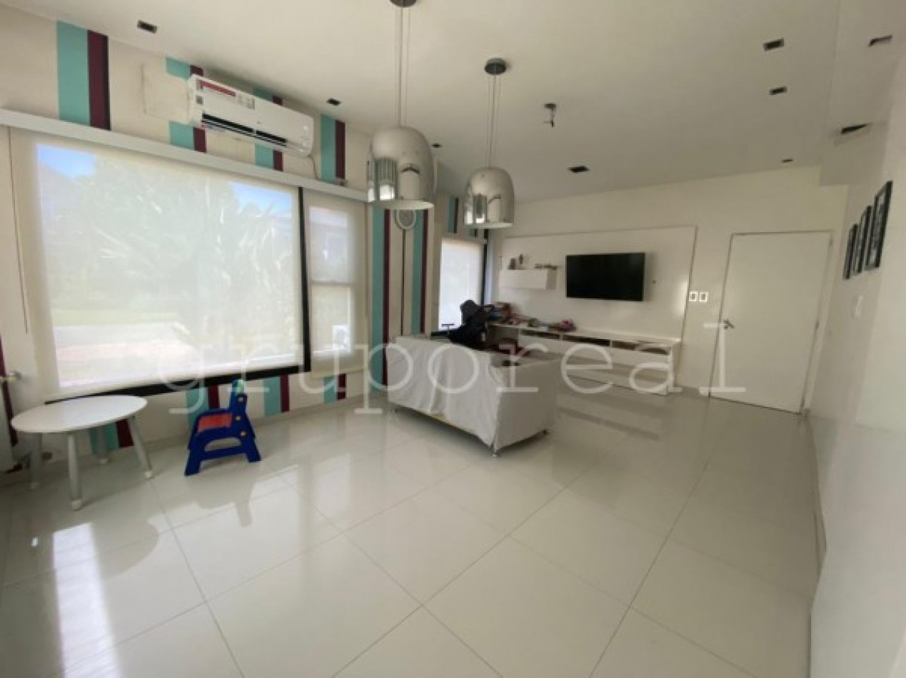EL ROCIO - Amplia casa sobre gran lote de 900 m2