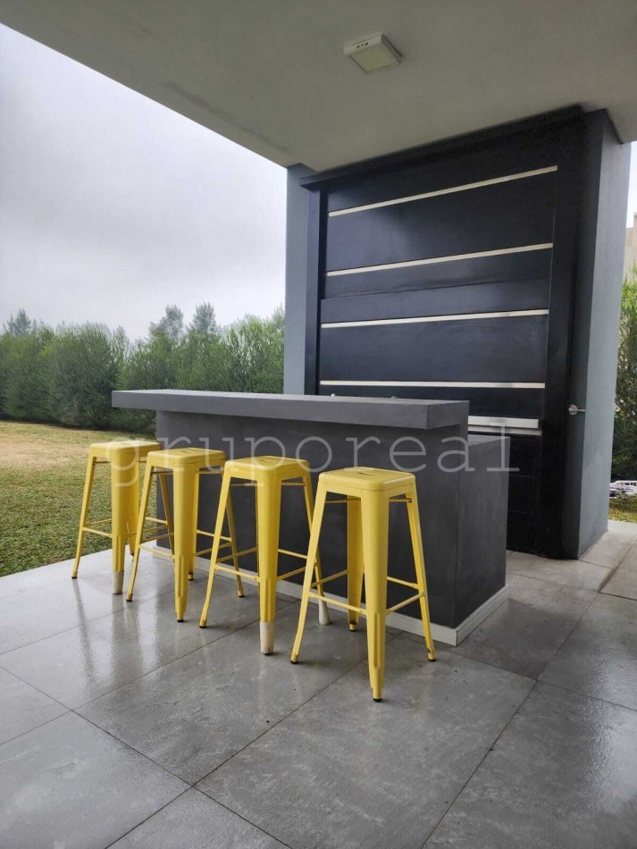 TERRALAGOS - Casa en venta Barrio Plaza con lote a espacio verde