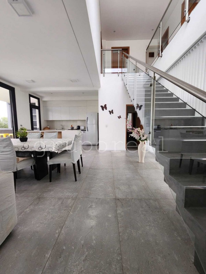 TERRALAGOS - Casa en venta Barrio Plaza con lote a espacio verde
