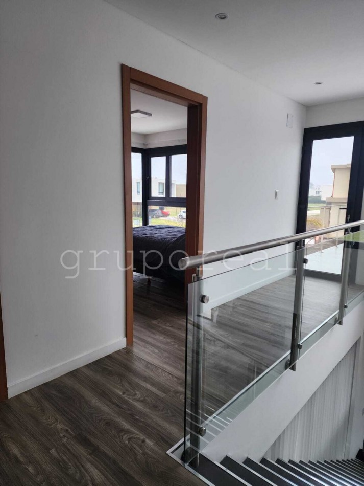 TERRALAGOS - Casa en venta Barrio Plaza con lote a espacio verde