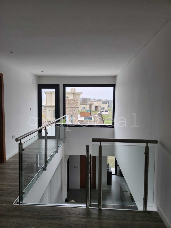 TERRALAGOS - Casa en venta Barrio Plaza con lote a espacio verde
