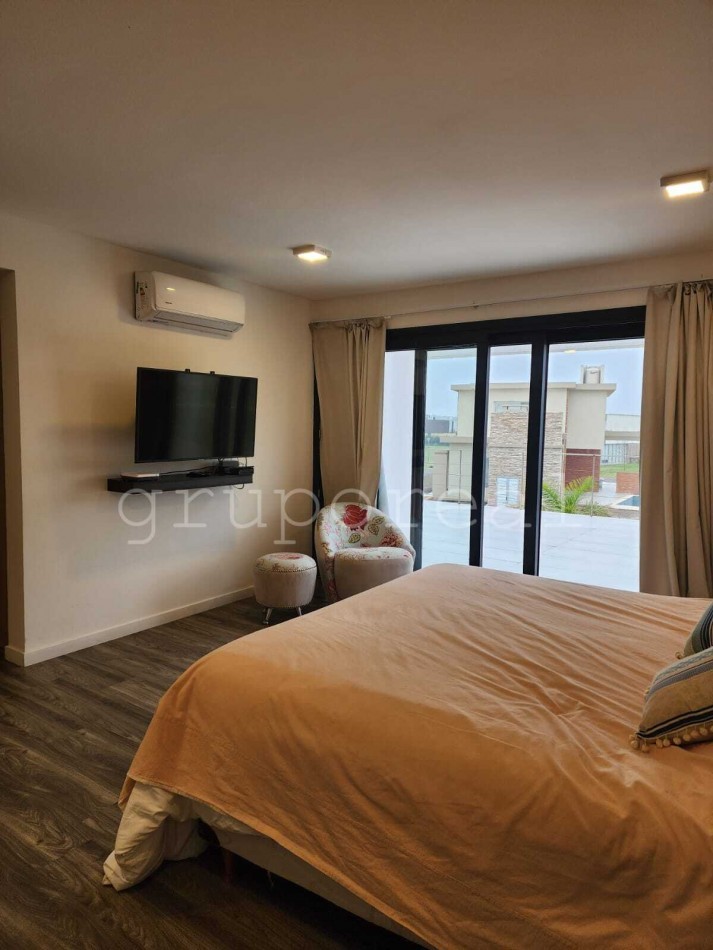 TERRALAGOS - Casa en venta Barrio Plaza con lote a espacio verde