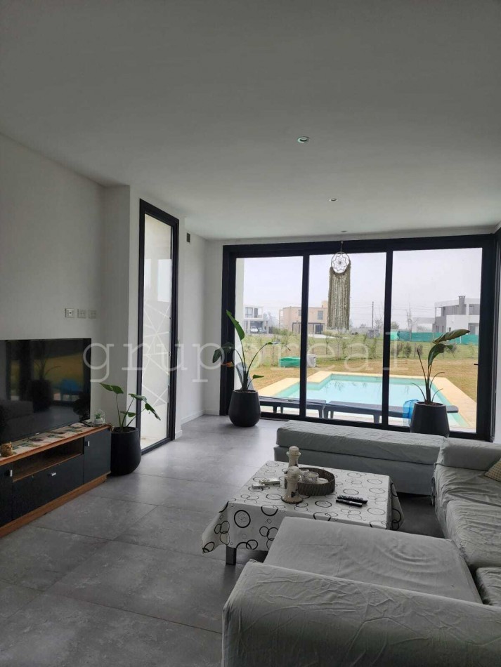 TERRALAGOS - Casa en venta Barrio Plaza con lote a espacio verde