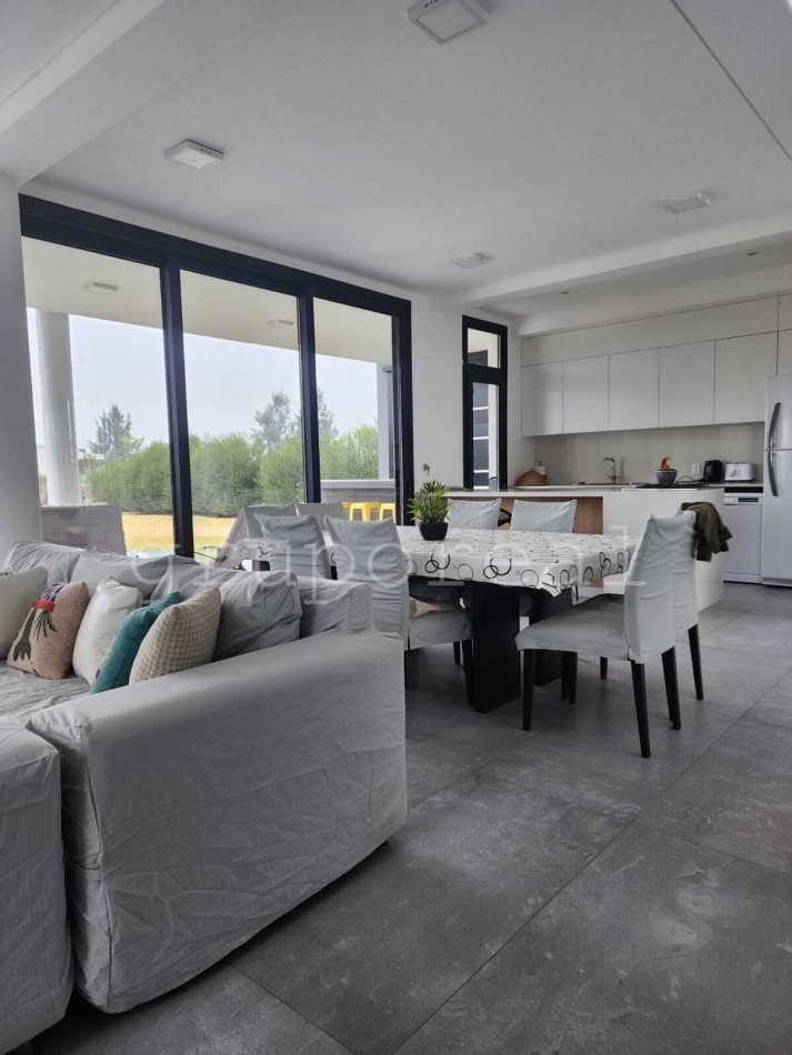 TERRALAGOS - Casa en venta Barrio Plaza con lote a espacio verde