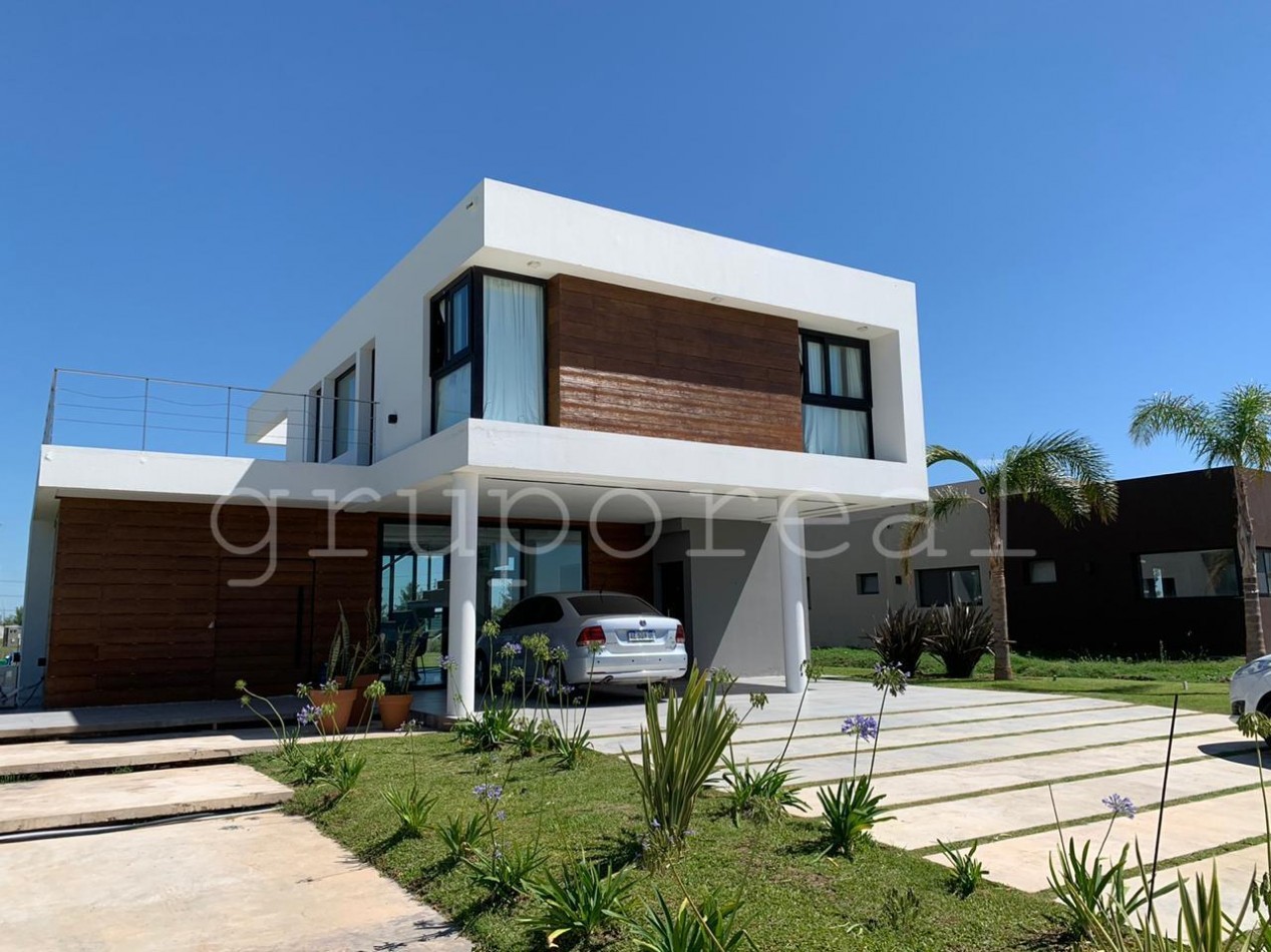 TERRALAGOS - Casa en venta Barrio Plaza con lote a espacio verde