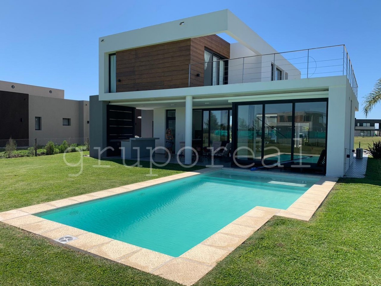 TERRALAGOS - Casa en venta Barrio Plaza con lote a espacio verde