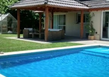 OPORTUNIDAD EL ROCIO !!!!! Hermosa casa de dos plantas con piscina