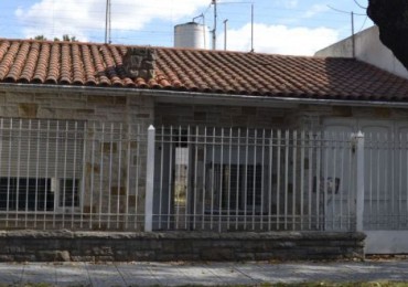 CHALET EN EXCELENTE UBICACIÓN EN MONTE GRANDE