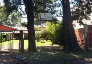 CASA SOBRE EXCELENTE LOTE A DOS CALLES - IDEAL INVERSORES