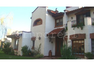 EL OMBU - Casa con lote al golf - Tres dormitorios + Escritorio